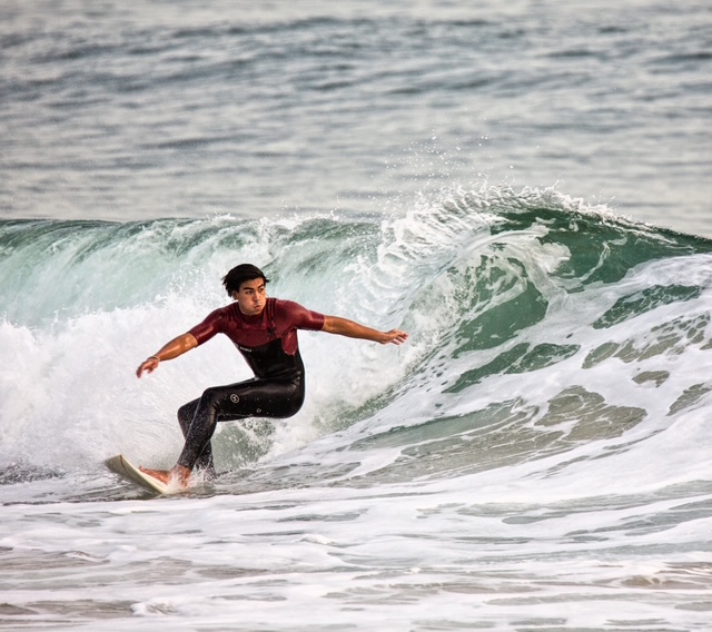 Treinador em aula privada de surf